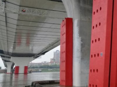 湖南湘潭竹埠港湘江特大桥自浮式复合材料防撞设施